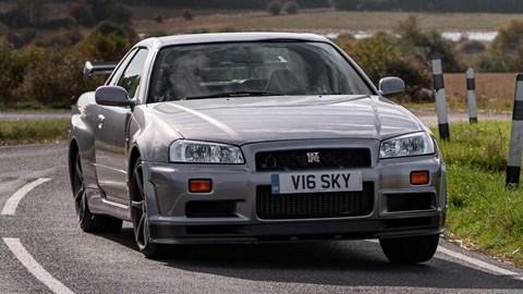 Nissan R34 Skyline GT-R front cornering