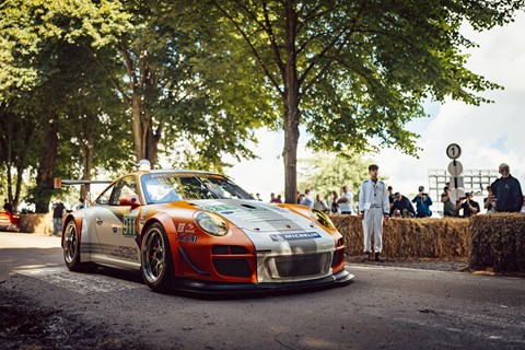 Porsche 911 GT3 R Hybrid at the Goodwood FoS start line