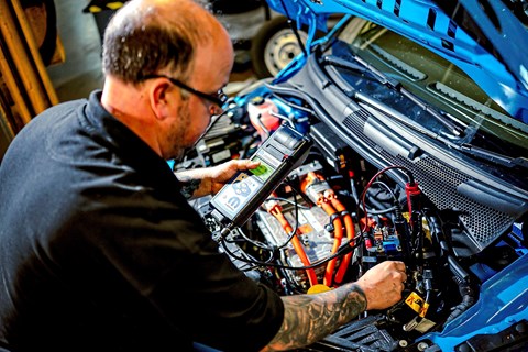 Checking the health of the 12-volt battery on an Abarth 500e