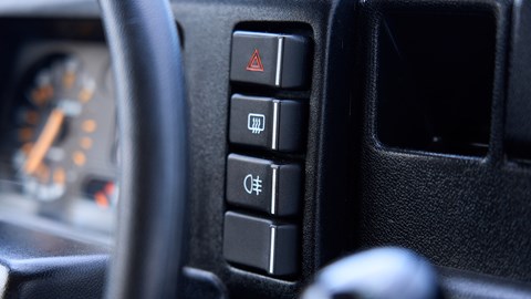 Simple switchgear in the Renault 4: sturdy, strong, black plastic
