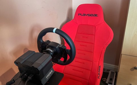 Moza R5 bundle on the Playseat Trophy