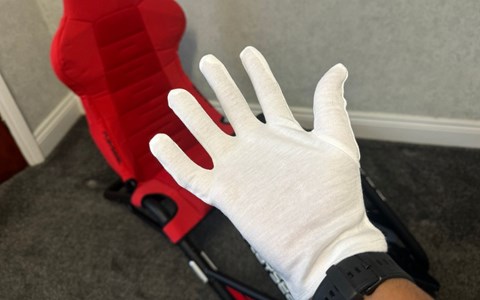 Glove provided with Playseat Trophy