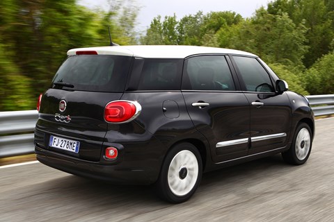 Fiat 500L Wagon 2017 rear tracking