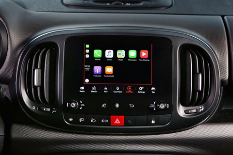 Fiat 500L 2017 Apple CarPlay