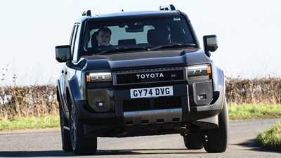 Toyota Land Cruiser J250 front cornering