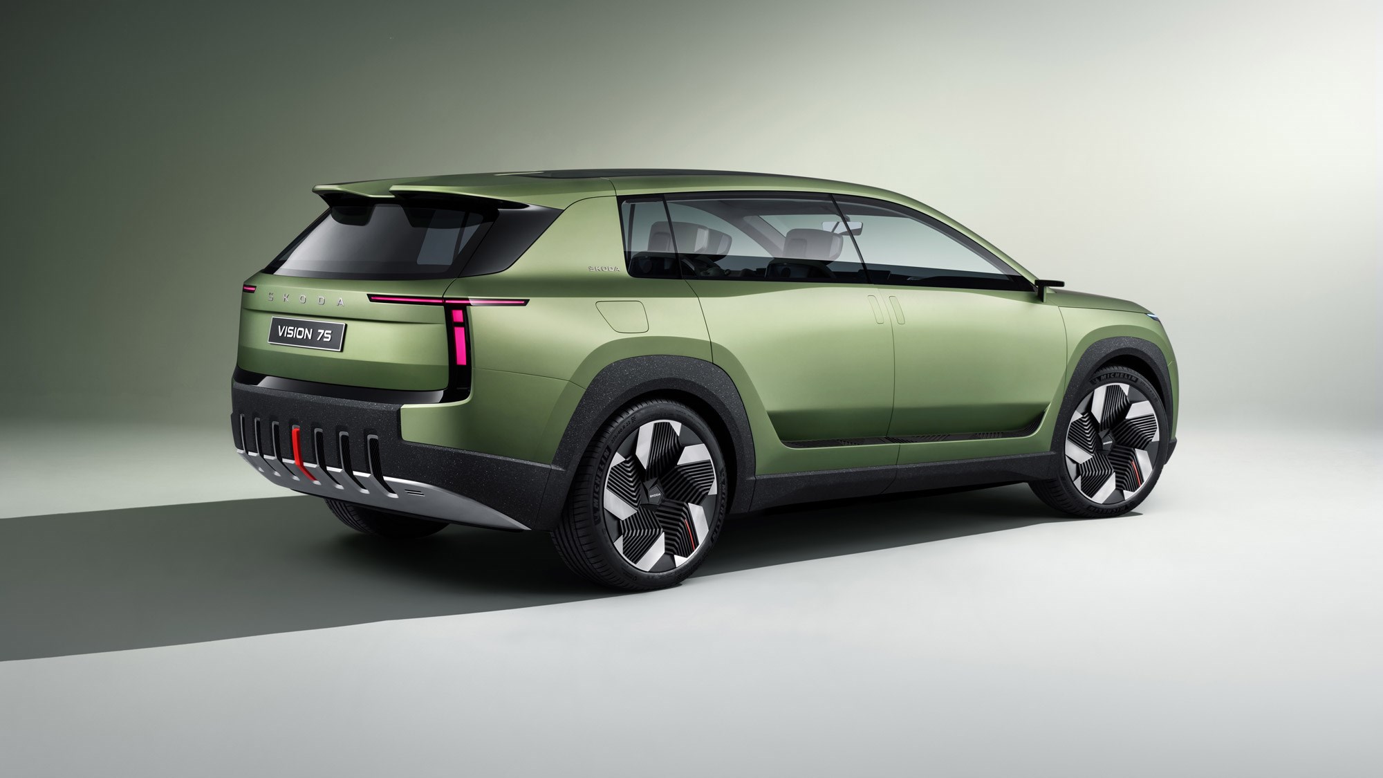 Skoda сделает ставку на большие электромобили и Vision 7S в 2026