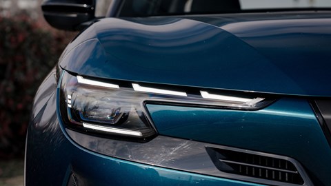 Alfa Romeo Junior Ibrida (2025) review: LED headlight, blue paint