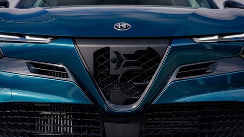 Alfa Romeo Junior Ibrida (2025) review: front grille, blue paint