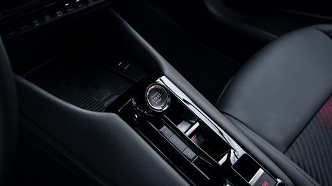 Alfa Romeo Junior Ibrida (2025) review: automatic gear selector