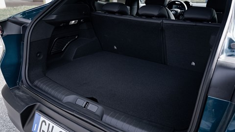 Alfa Romeo Junior Ibrida (2025) review: boot, black carpet