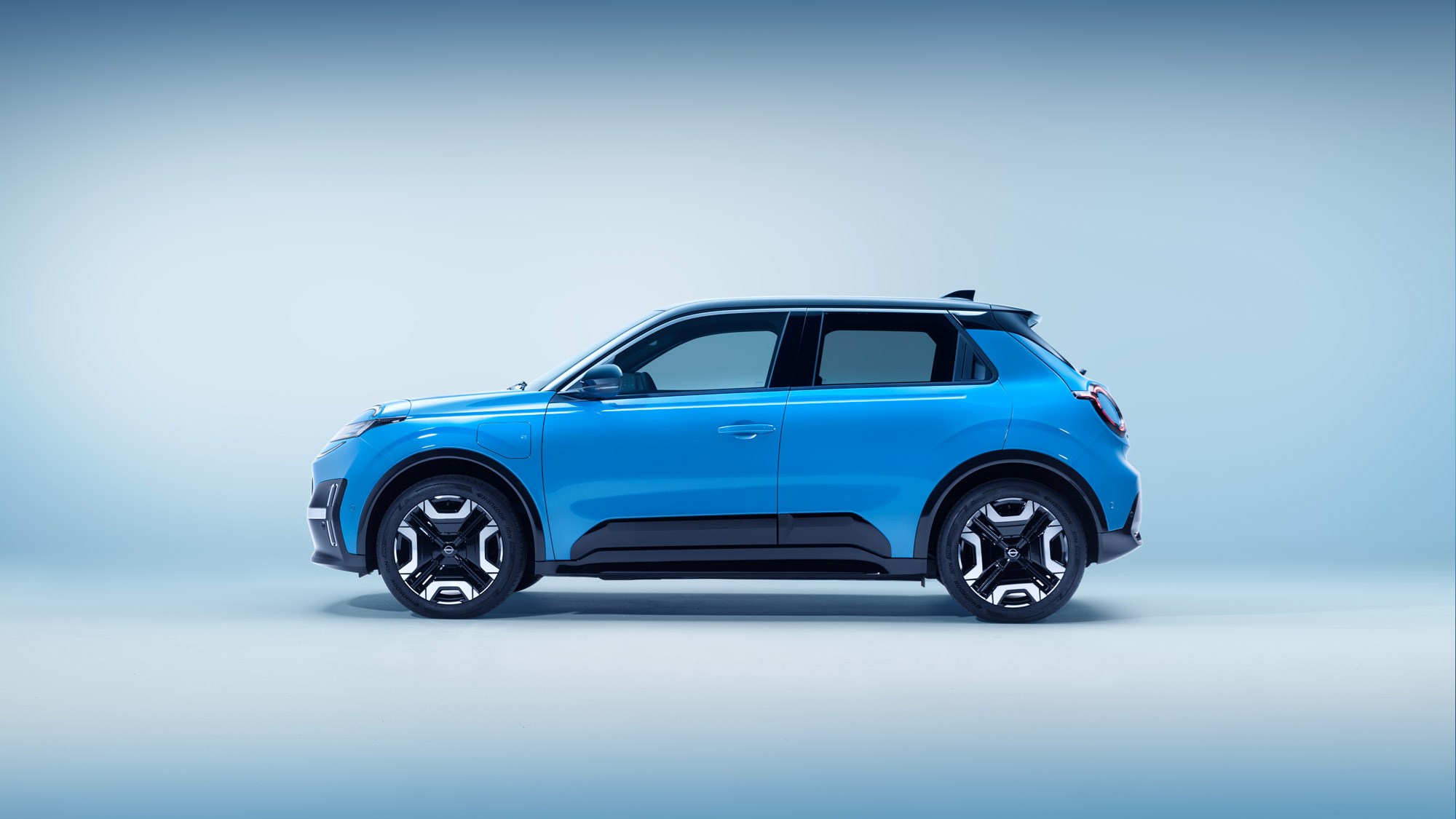 Новая Nissan Micra: Электрический компактный хэтчбек с известной ценой