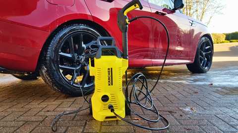 Karcher K2 Power Control in front of a Range Rover Sport