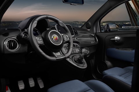 Abarth 695 Rivale interior