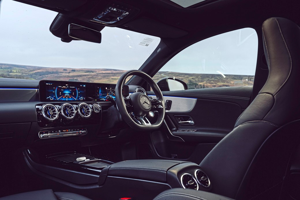 Интерьер Mercedes-AMG A35
