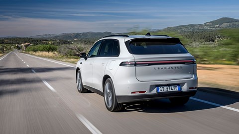 Leapmotor C10 REEV (2025) review: rear three quarter tracking, grey paint