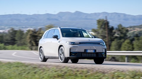 Leapmotor C10 REEV (2025) review: front three quarter cornering, grey paint, mountain in background