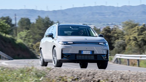 Leapmotor C10 REEV (2025) review: front three quarter cornering, grey paint, mountain in background, close up