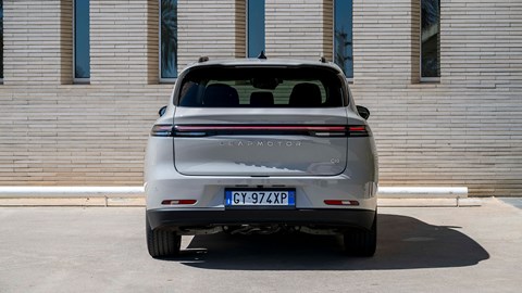 Leapmotor C10 REEV (2025) review: rear static, building in background