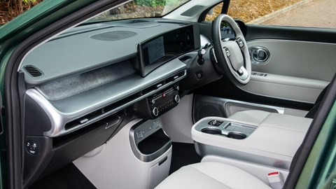 Hyundai Ioniq 9 front interior