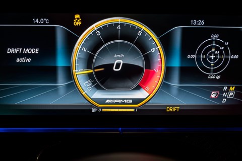 Mercedes-AMG E63 S drift mode dials