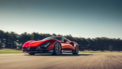 Alfa Romeo 33 Stradale front three-quarter