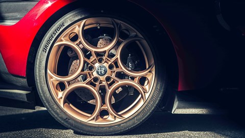 Alfa Romeo 33 Stradale 20-inch wheel