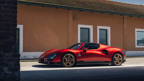 Alfa Romeo 33 Stradale side view