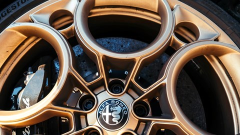 Alfa Romeo 33 Stradale 20-inch wheel