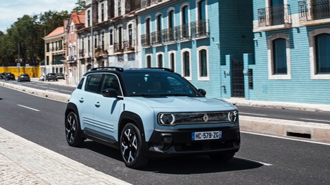 Renault 4 front driving