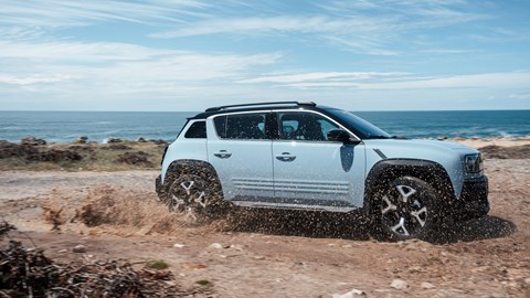 Renault 4 front cornering