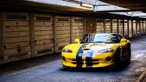 Close image of the Dodge Viper RT/10, in yellow, viewed from the front left corner