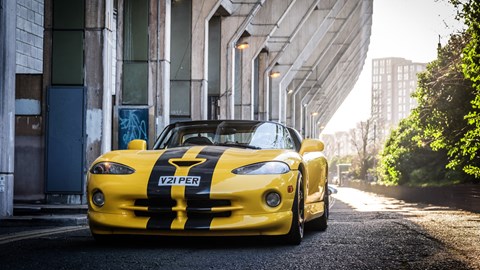 Close image of the Dodge Viper RT/10, in yellow, viewed from the front