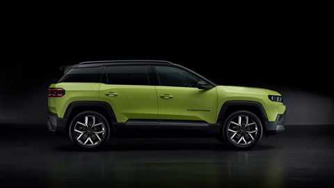 Jeep Compass (2025): side view, green paint