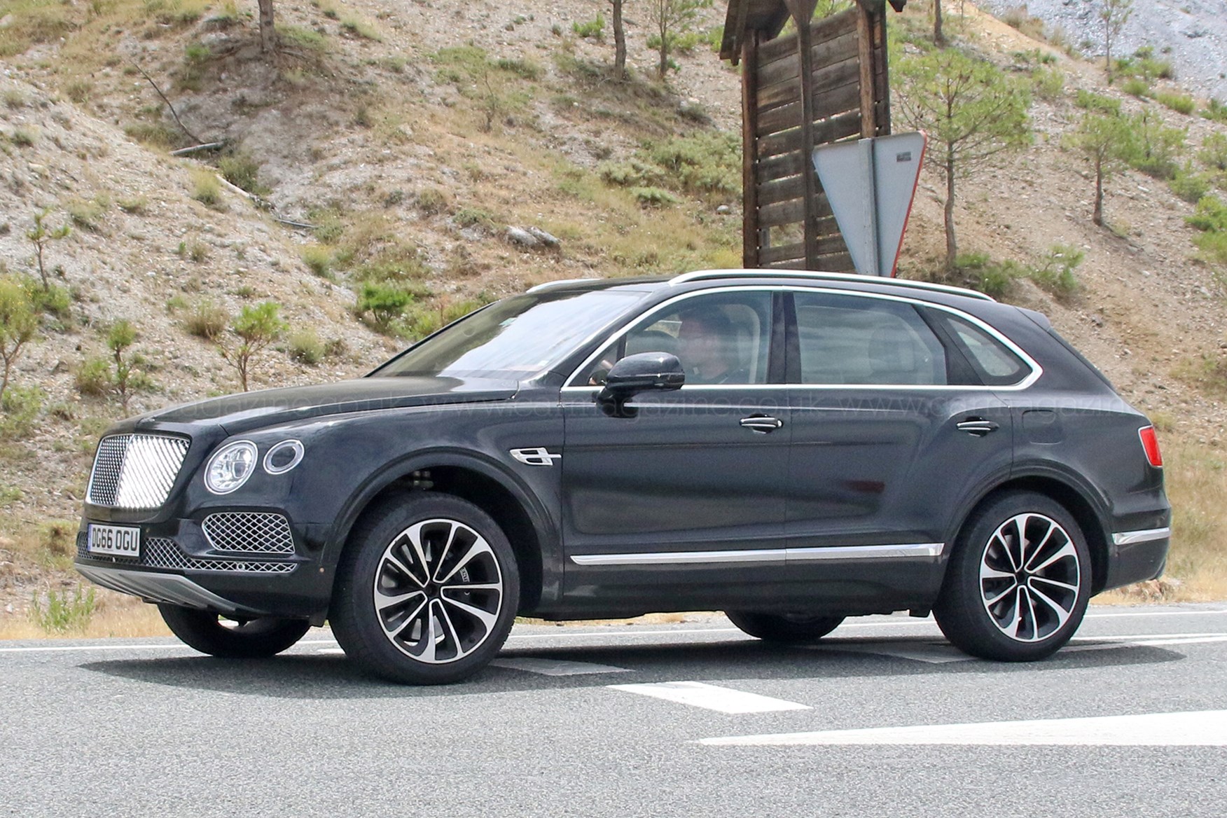 Bentley Bentayga Plug-in Hybrid Spyshots | CAR Magazine