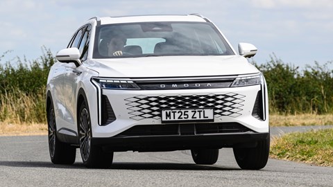 Omoda 9 front cornering