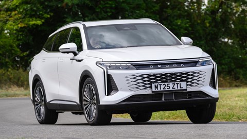 Omoda 9 front cornering