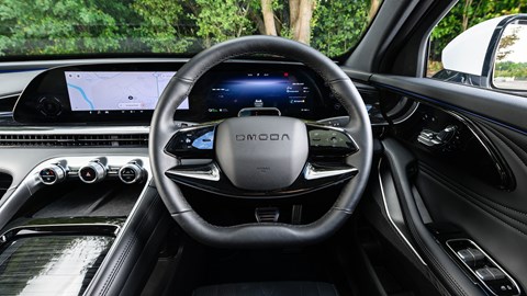 Omoda 9 driving position