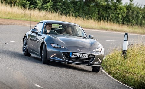 Mazda MX-5 RF: will it drift? Yes, it can...