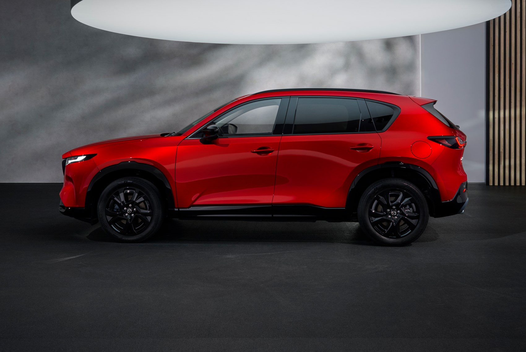 Новый Mazda CX-5 2025: обновленный семейный SUV с уникальными технологиями