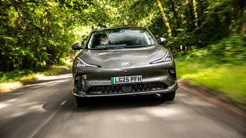 MG IM6: straight on tracking shot