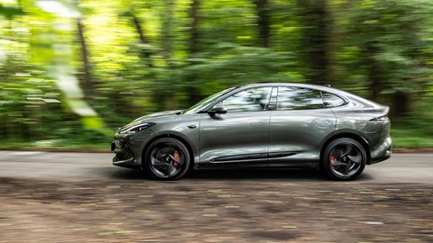 MG IM6: side on the road