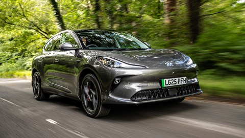 MG IM6: dynamic on the road