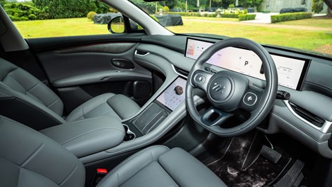 MG IM6: interior shot angle