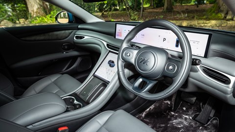 MG IM5 interior side