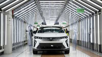 Renault Scenic EV month 3: we visit the new electric factories