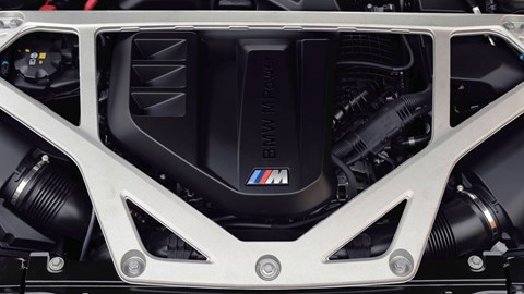 BMW M3 CS Touring strut braces