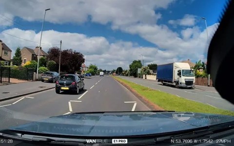 Vantrue E1 recording the road 