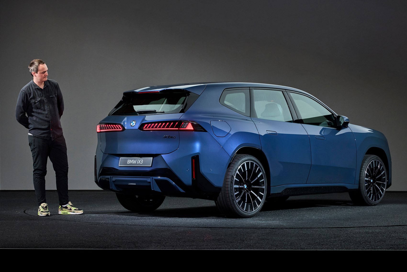 BMW iX3 Neue Klasse электрос SUV с невероятным запасом хода