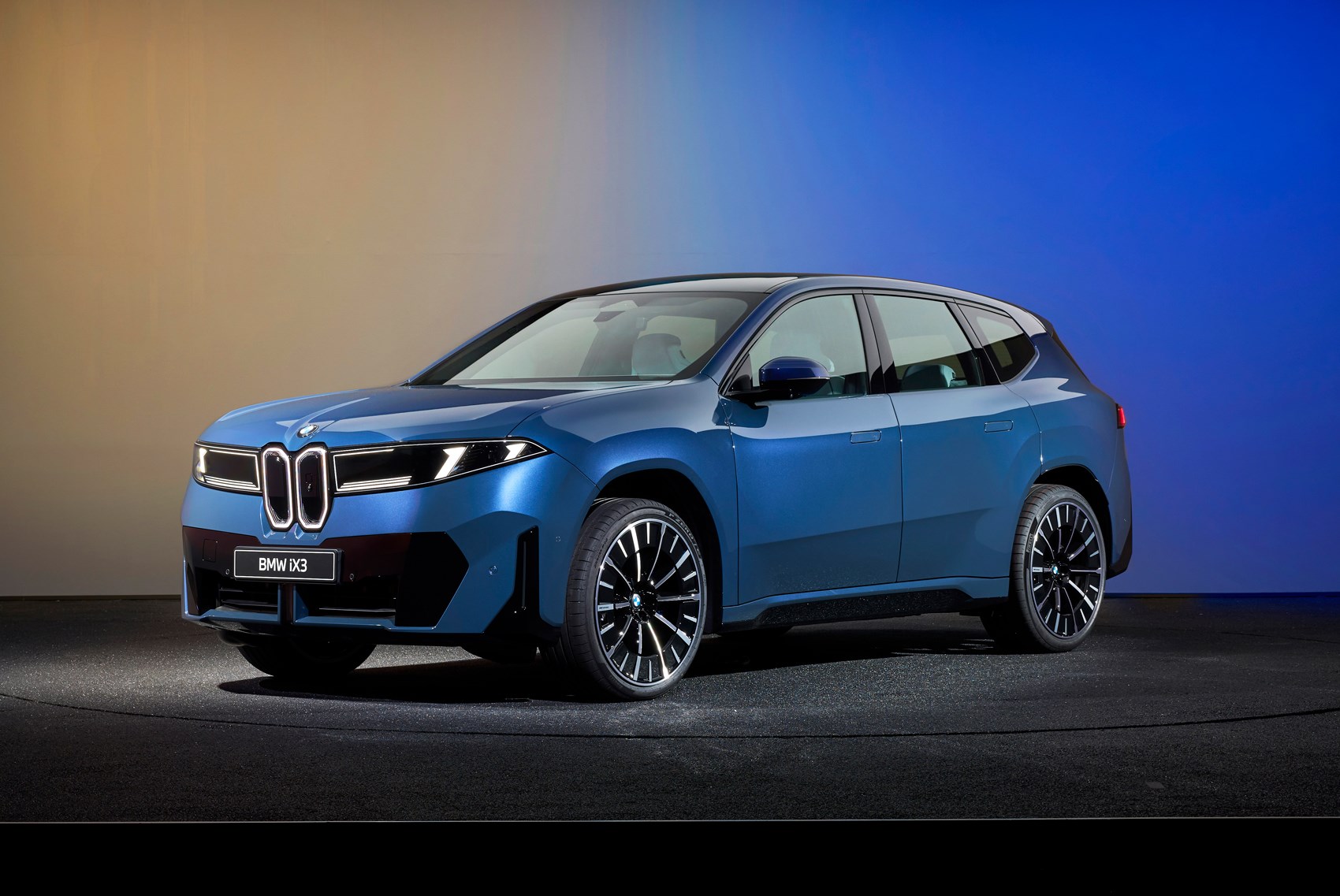BMW iX3 Neue Klasse электрос SUV с невероятным запасом хода