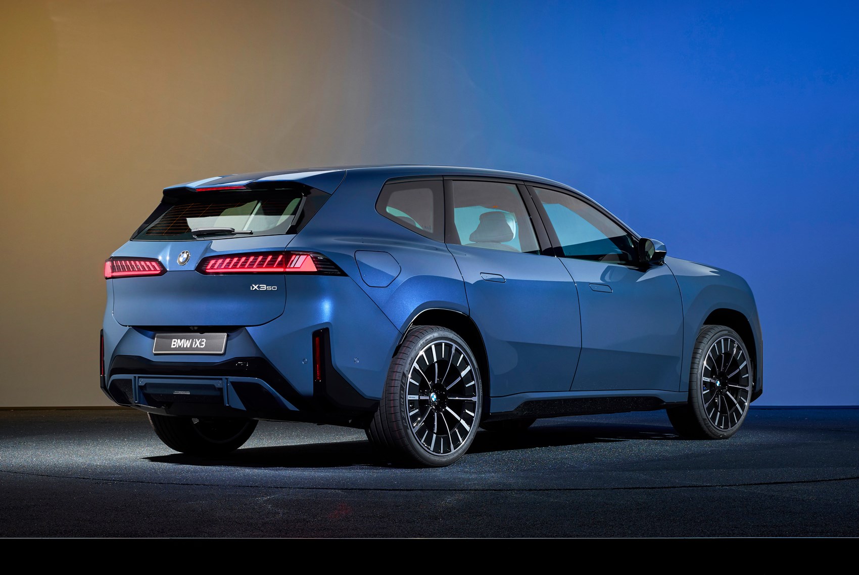 BMW iX3 Neue Klasse электрос SUV с невероятным запасом хода